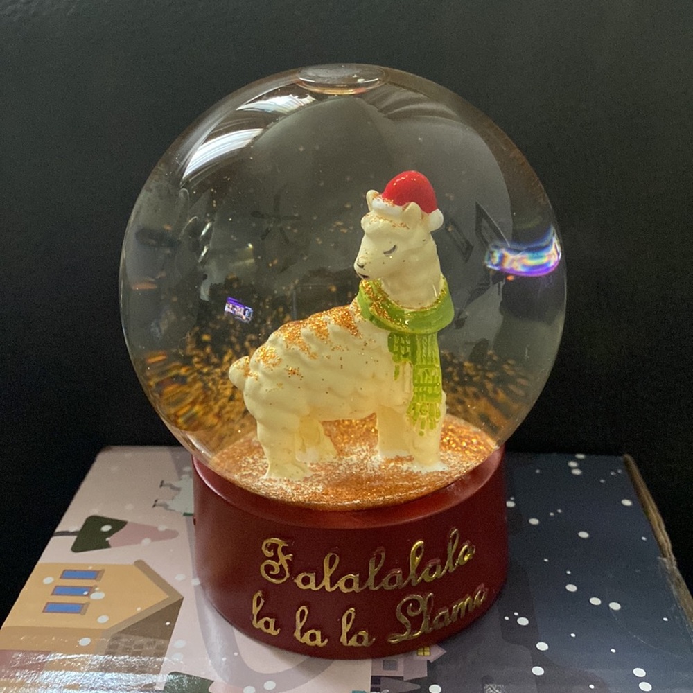 FUNDERDOME®
LLAMA SNOW GLOBE LET THE LLAMA LOOSE! 4.5” Tall, NWB, Box shows wear